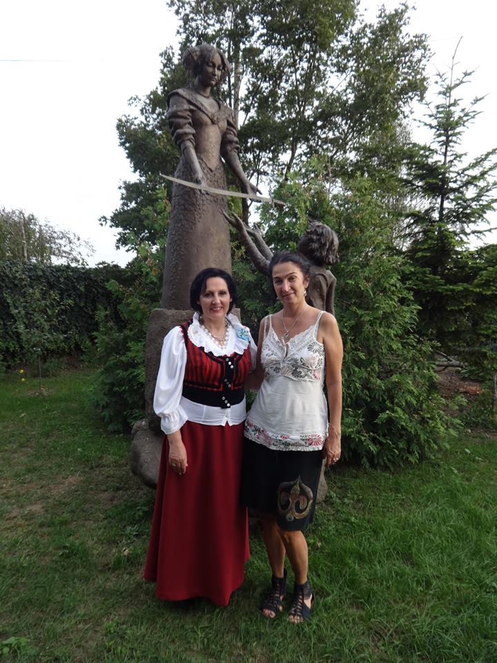 Dávid Júlia festőművésznő és Meister Évi színművésznő